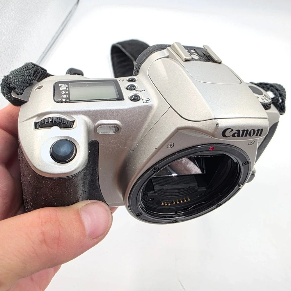 Canon EOS Rebel 2000 35mm Film SLR Camera Body Silver Black with Tamrac Strap L4